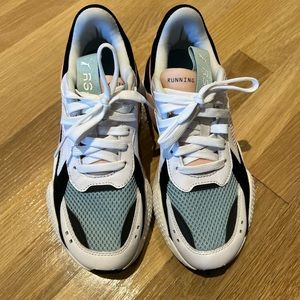 Brand new puma sneakers